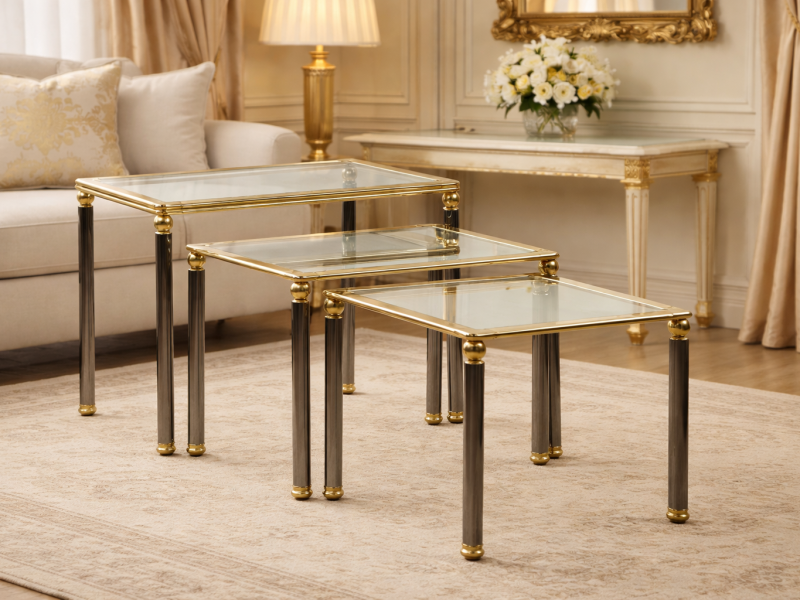 3 goudkleurige nesttafels Hollywood Regency stijl ca. jaren 70 (Brev)